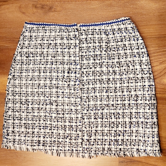 H & M Modern Plaid Mini Skirt - Picture 5 of 6